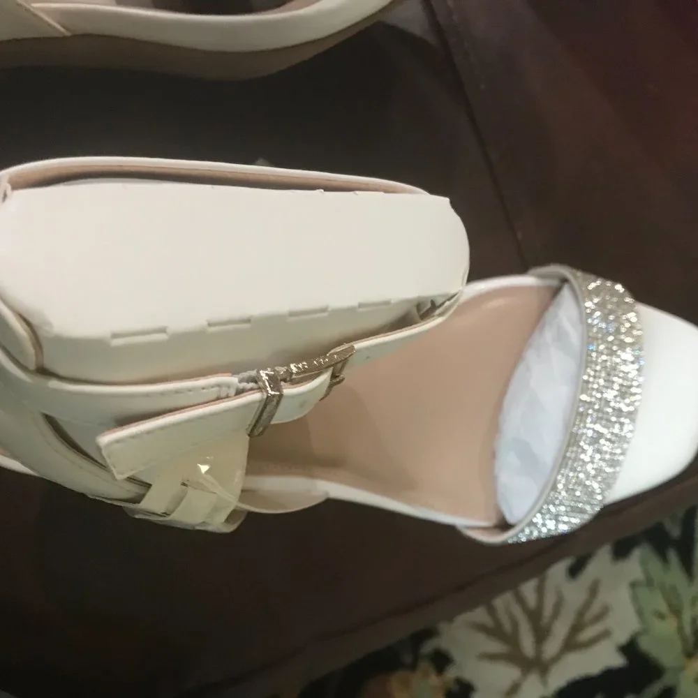 NIB Kelly & Katie Mayla Sandals 10M